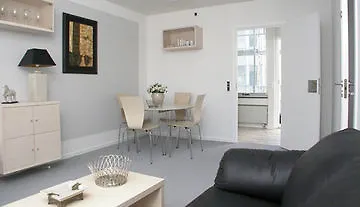 Ξενοδοχείο First G & Suites